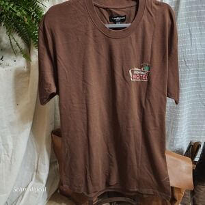 BrandMakers Highway Motel Route 420 Graphic Tee Brown XL Pinup Girl Car T-Shirt